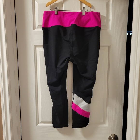 Torrid 3/4 Length Active Legging - Picture 3 of 4